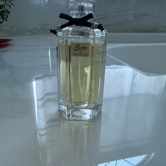Gucci Flora by Gucci Perfume with Gold Hue - Picture 2 of 3